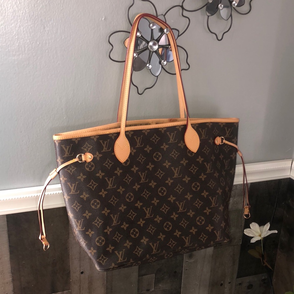 LV bag - Picture 1 of 17